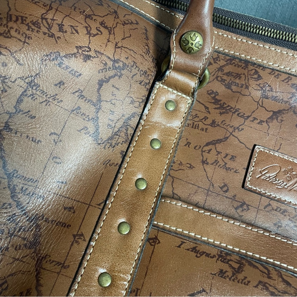 Patricia Nash overnight weekender tote bag world map in excellent condition - Picture 11 of 12
